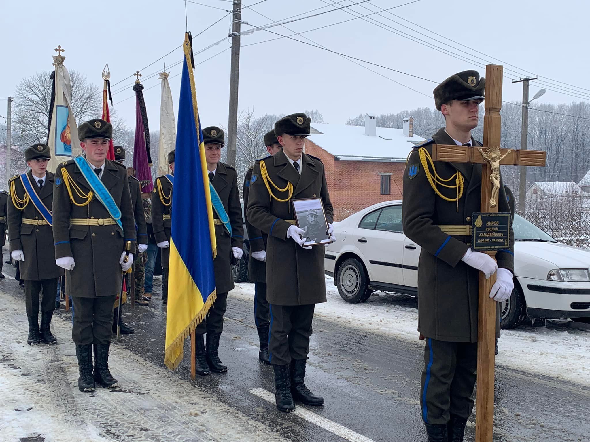 На Львівщині попрощалися із загиблим Героєм Русланом Нировим: щемливі фото та відео - новини ООС - Львів На Львівщині попрощалися із загиблим Героєм Русланом Нировим: щемливі фото та відео - новини ООС - Львів