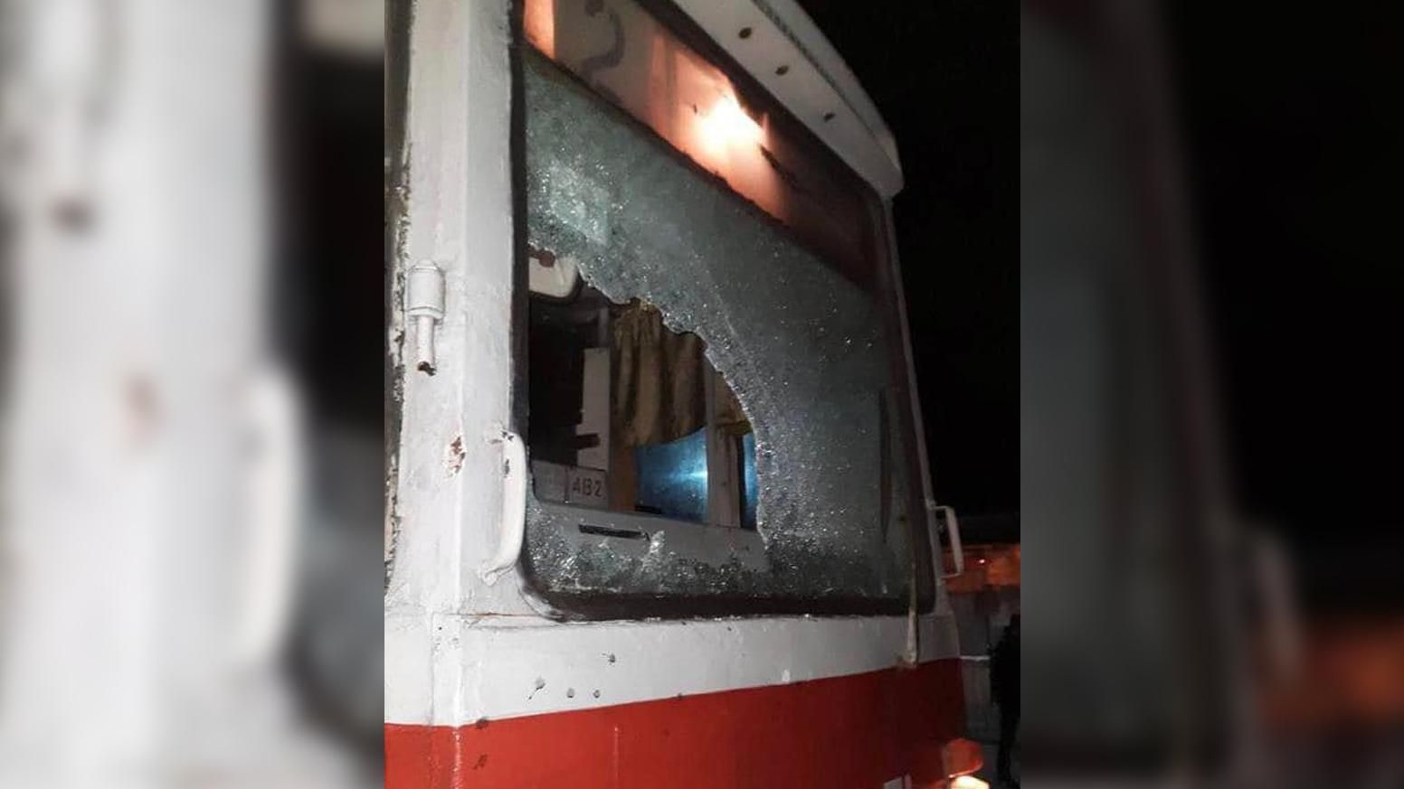 У Кривому Розі підлітки розтрощили трамвай і побили пасажира - Новини Кривого Рогу - Дніпро