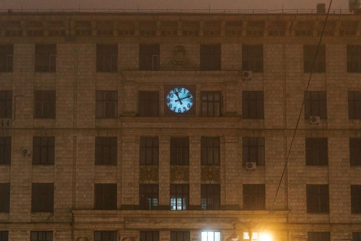 Кияни гуртом "оживили" годинник на Грушевського, який стояв понад 10 років - Новини Київ - Київ Кияни гуртом "оживили" годинник на Грушевського, який стояв понад 10 років - Новини Київ - Київ