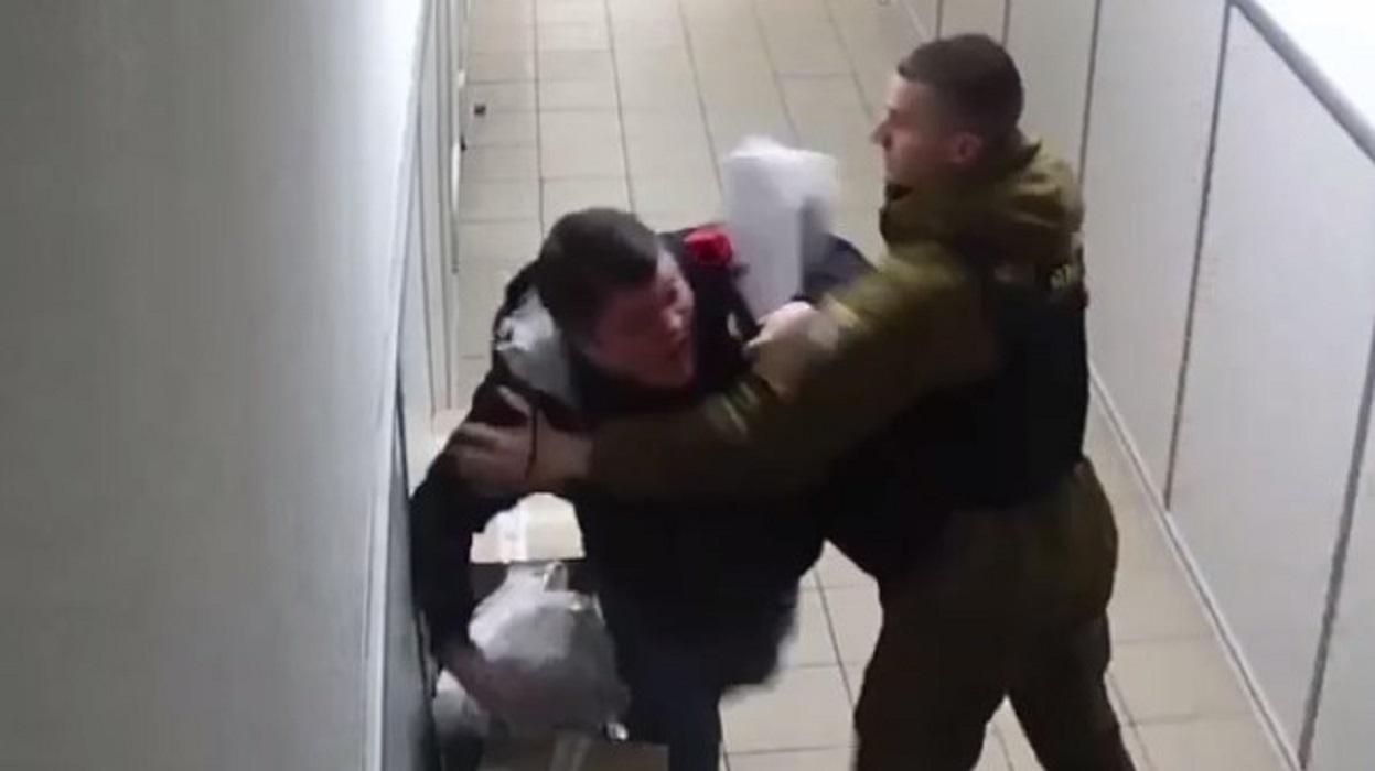 Адвокат, який поскаржився на побиття в Олександрівській лікарні, виявився провокатором - Київ Адвокат, який поскаржився на побиття в Олександрівській лікарні, виявився провокатором - Київ