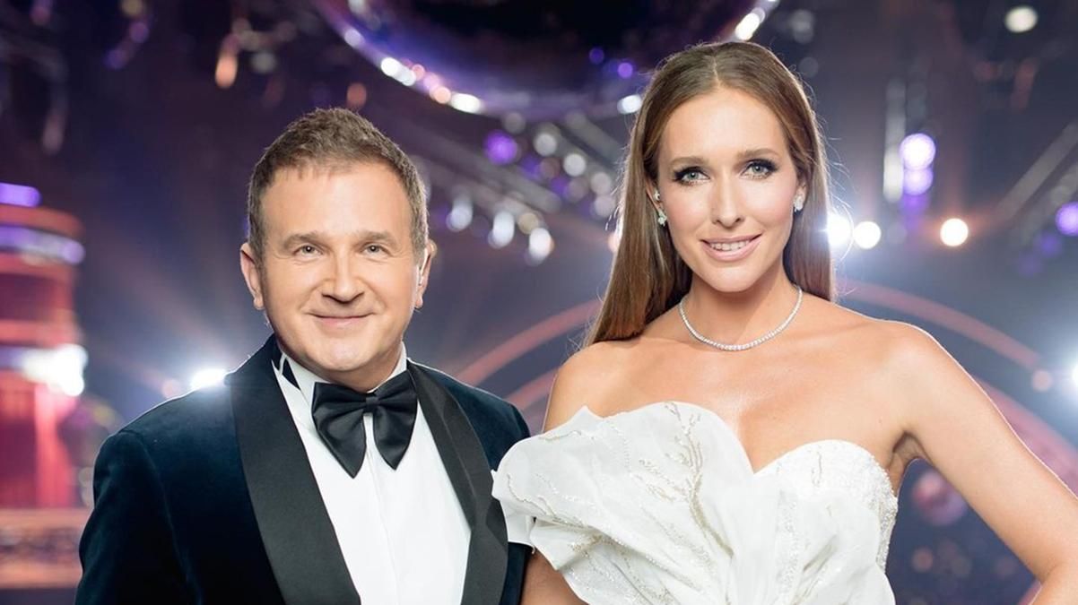 Він – на гітарі, вона – на укулеле: Осадча й Горбунов розчулили сімейним дуетом