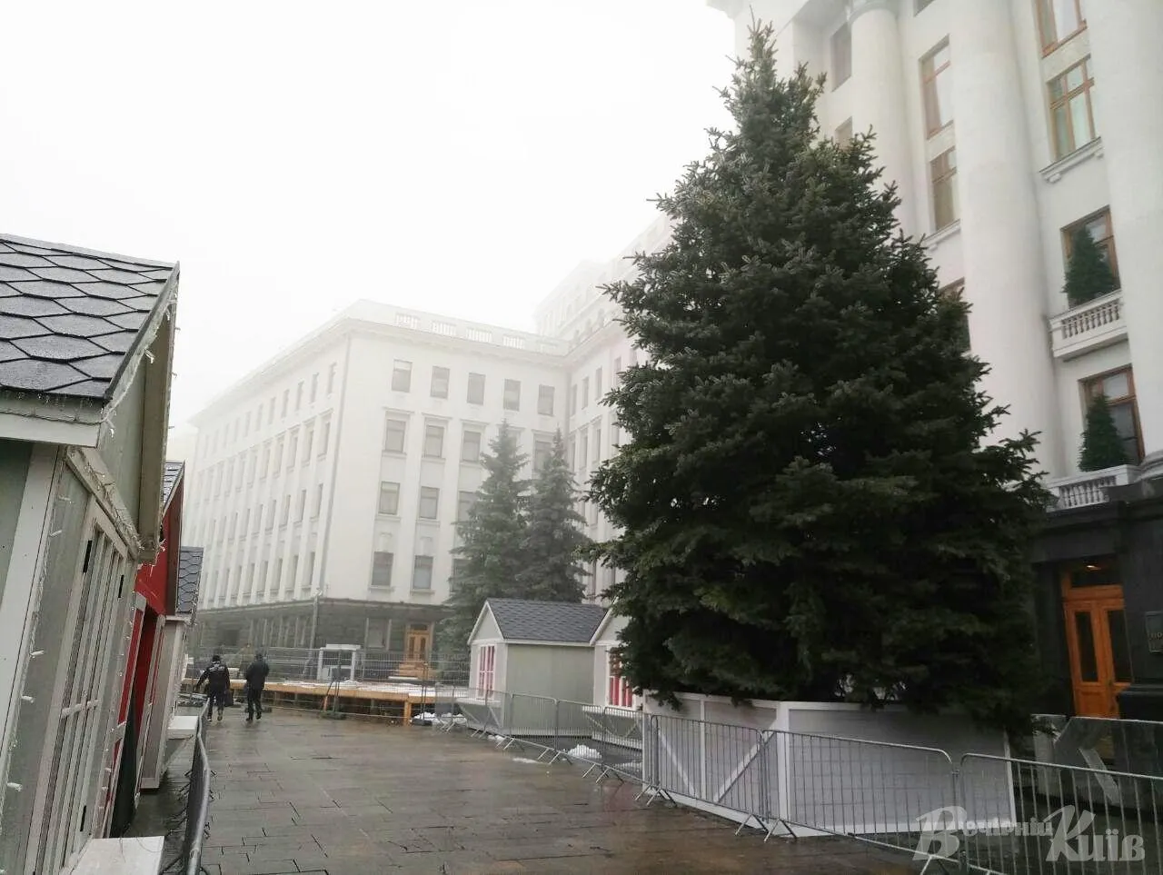 новорічна локація біля Офісу Президента