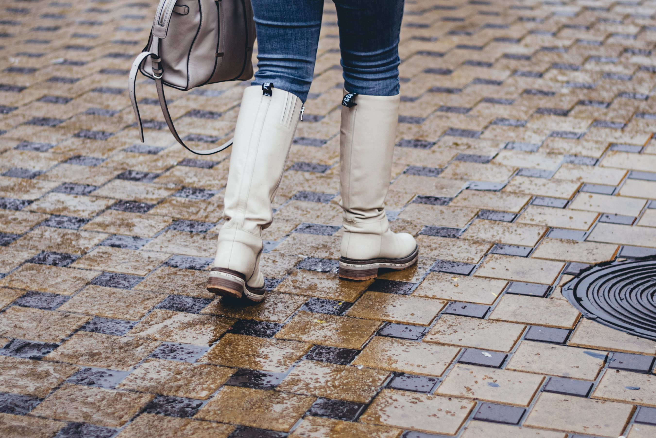 Гололедица и задержки транспорта: в Украине объявили штормовое предупреждение Гололедица и задержки транспорта: в Украине объявили штормовое предупреждение