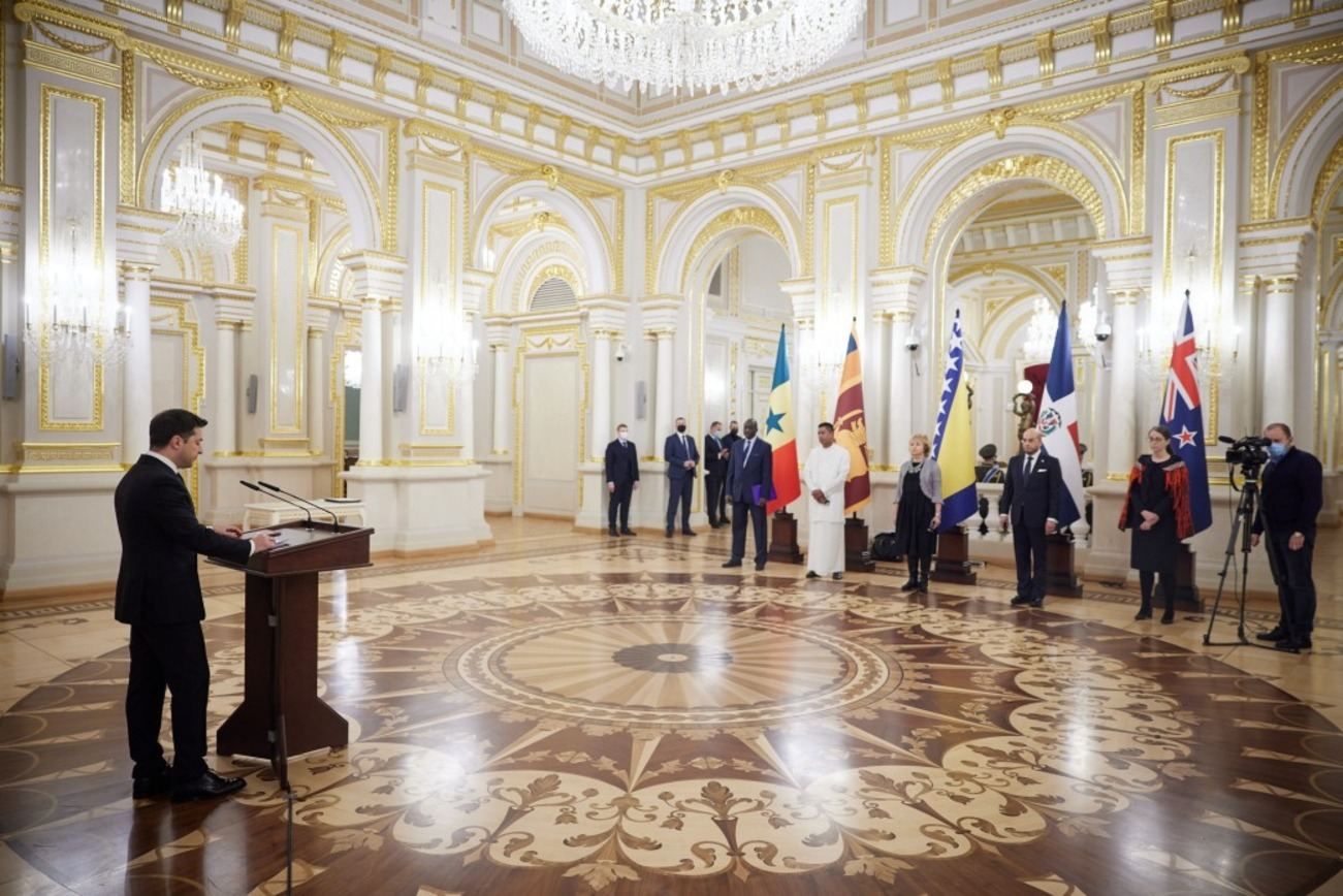 Зеленський прийняв вірчі грамоти одразу у 8 послів іноземних держав - Україна новини - 24 Канал Зеленський прийняв вірчі грамоти одразу у 8 послів іноземних держав - Україна новини - 24 Канал