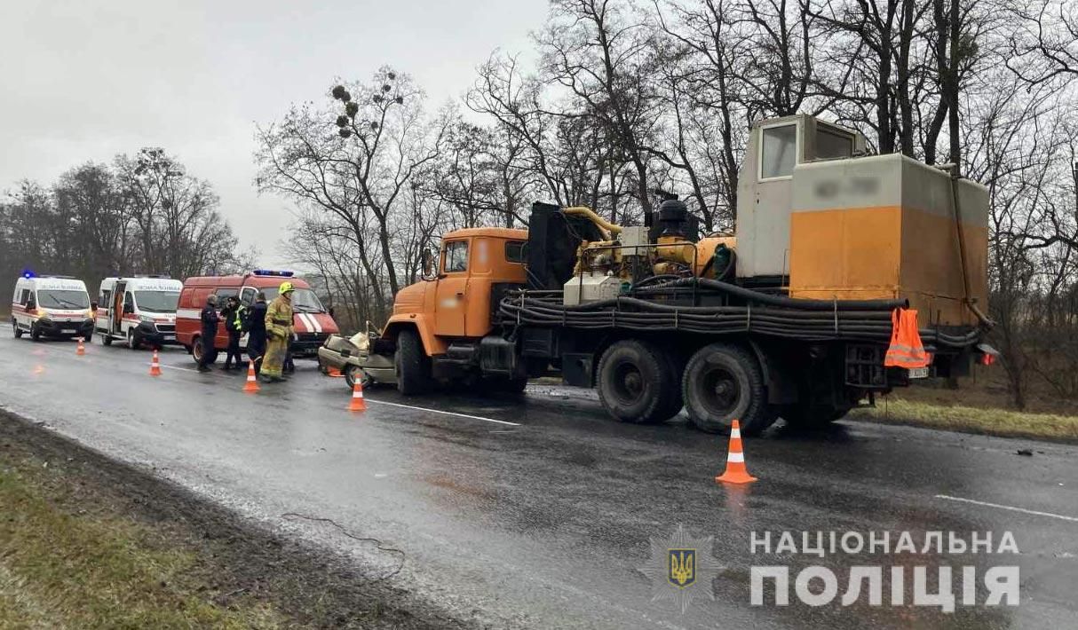 На Полтавщине столкнулись грузовик и легковушка: погибли два человека