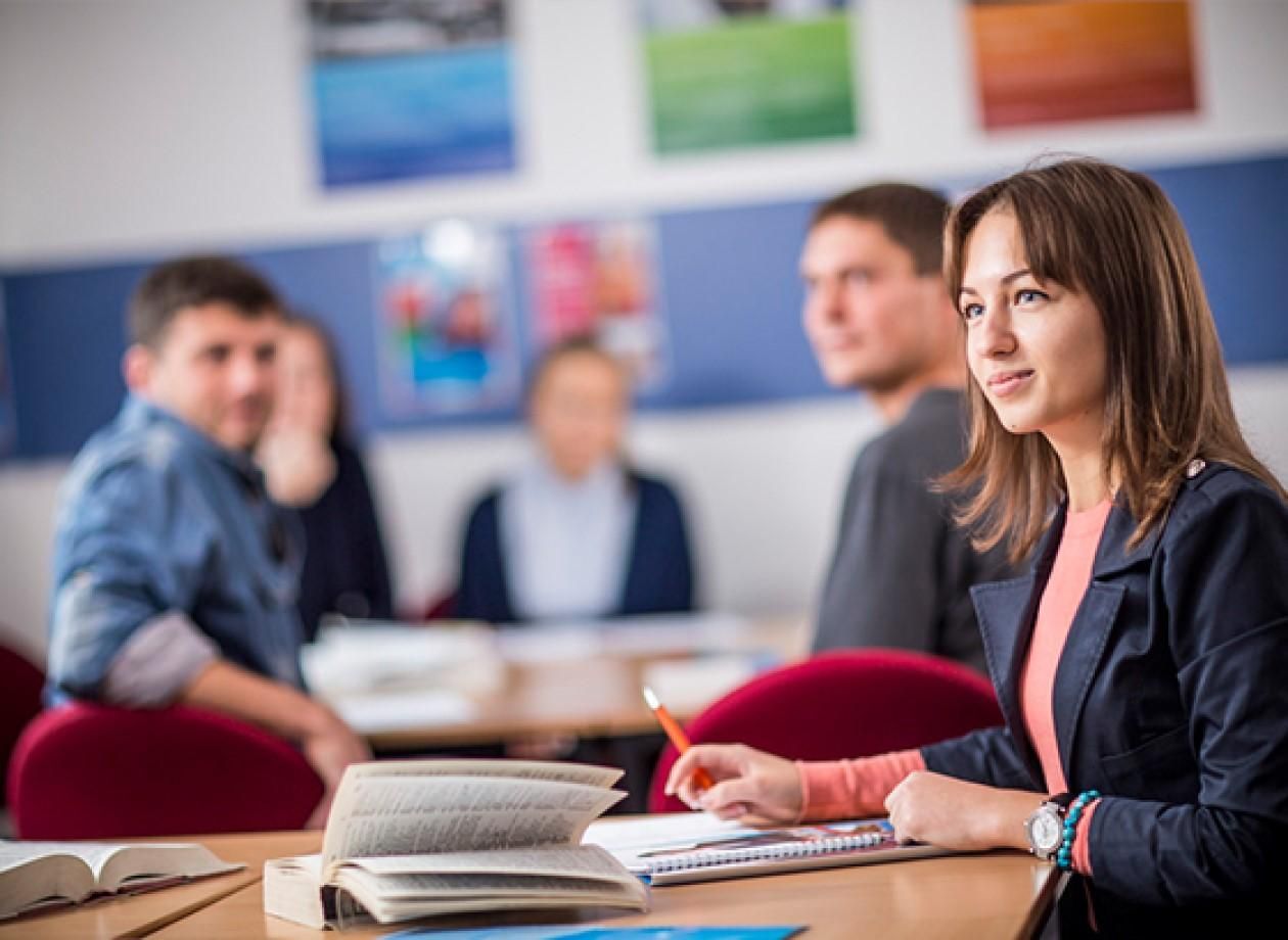 Первых учеников НУШ учили без утвержденных образовательных программ и без госстандарта Первых учеников НУШ учили без утвержденных образовательных программ и без госстандарта