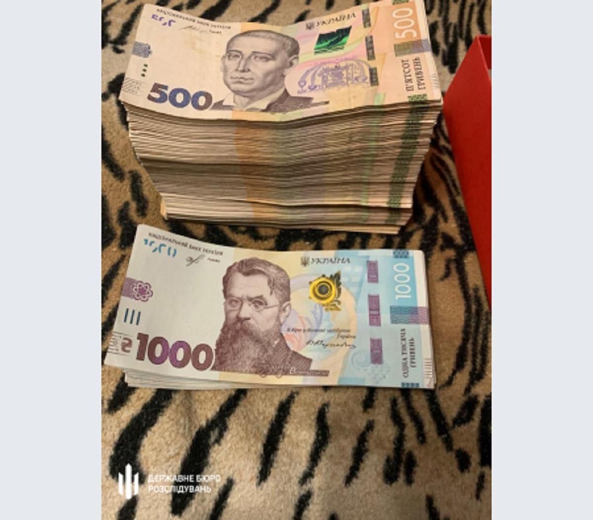 Заработали миллион: полицейский и медработница в Киеве подделывали COVID-сертификаты Заработали миллион: полицейский и медработница в Киеве подделывали COVID-сертификаты