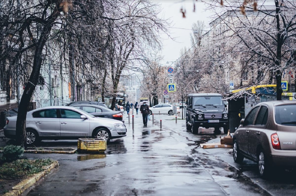 Туман, гололед и снег: в Украину снова движется непогода