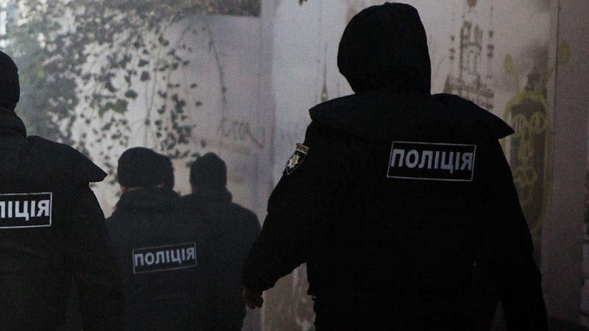 Хотели остановить драку: в Харькове 5 полицейских попали в больницу Хотели остановить драку: в Харькове 5 полицейских попали в больницу