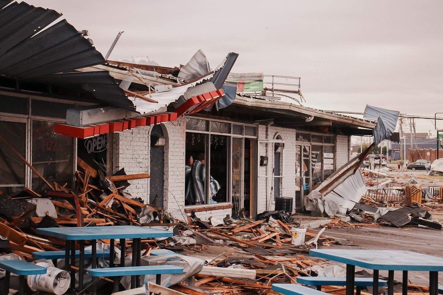 Торнадо у США подолав майже 400 кілометрів: його жертвами могли стати понад 100 людей - 24 Канал Торнадо у США подолав майже 400 кілометрів: його жертвами могли стати понад 100 людей - 24 Канал