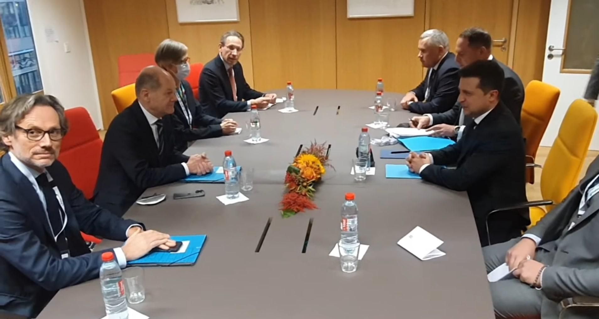 Зеленський розпочав переговори з канцлером Німеччини Шольцем - 24 Канал Зеленський розпочав переговори з канцлером Німеччини Шольцем - 24 Канал