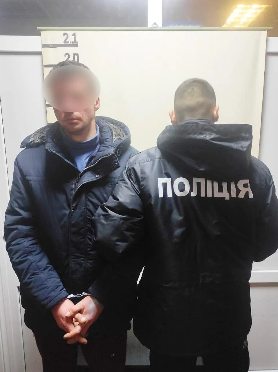 У Вишгороді затримали агресивного сусіда, він ломився у квартири і напав на поліцію У Вишгороді затримали агресивного сусіда, він ломився у квартири і напав на поліцію