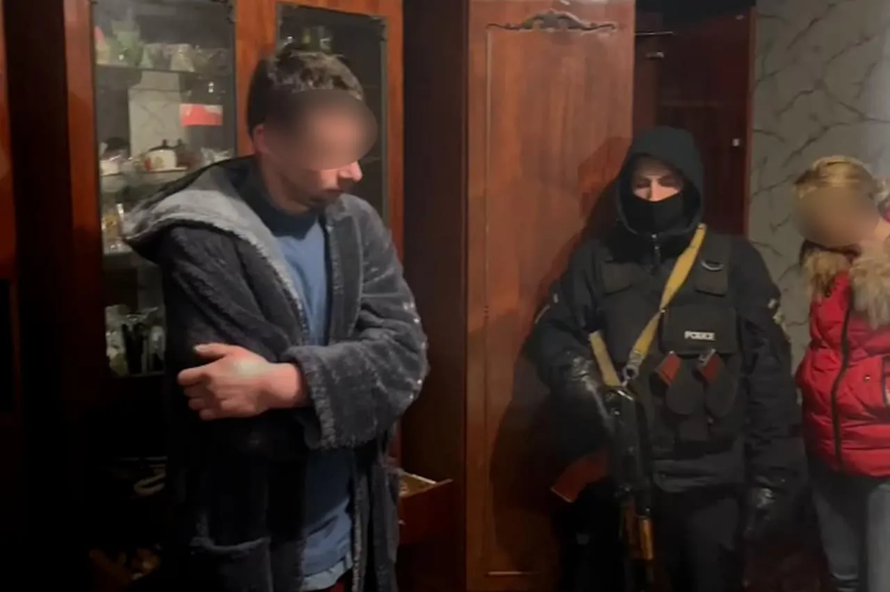 У Вишгороді затримали агресивного сусіда, він ломився у квартири і напав на поліцію У Вишгороді затримали агресивного сусіда, він ломився у квартири і напав на поліцію