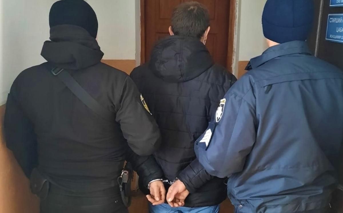 На Львівщині чоловік напав на поліцейських та намагався заволодіти табельною зброєю - Новини Львів - Львів На Львівщині чоловік напав на поліцейських та намагався заволодіти табельною зброєю - Новини Львів - Львів