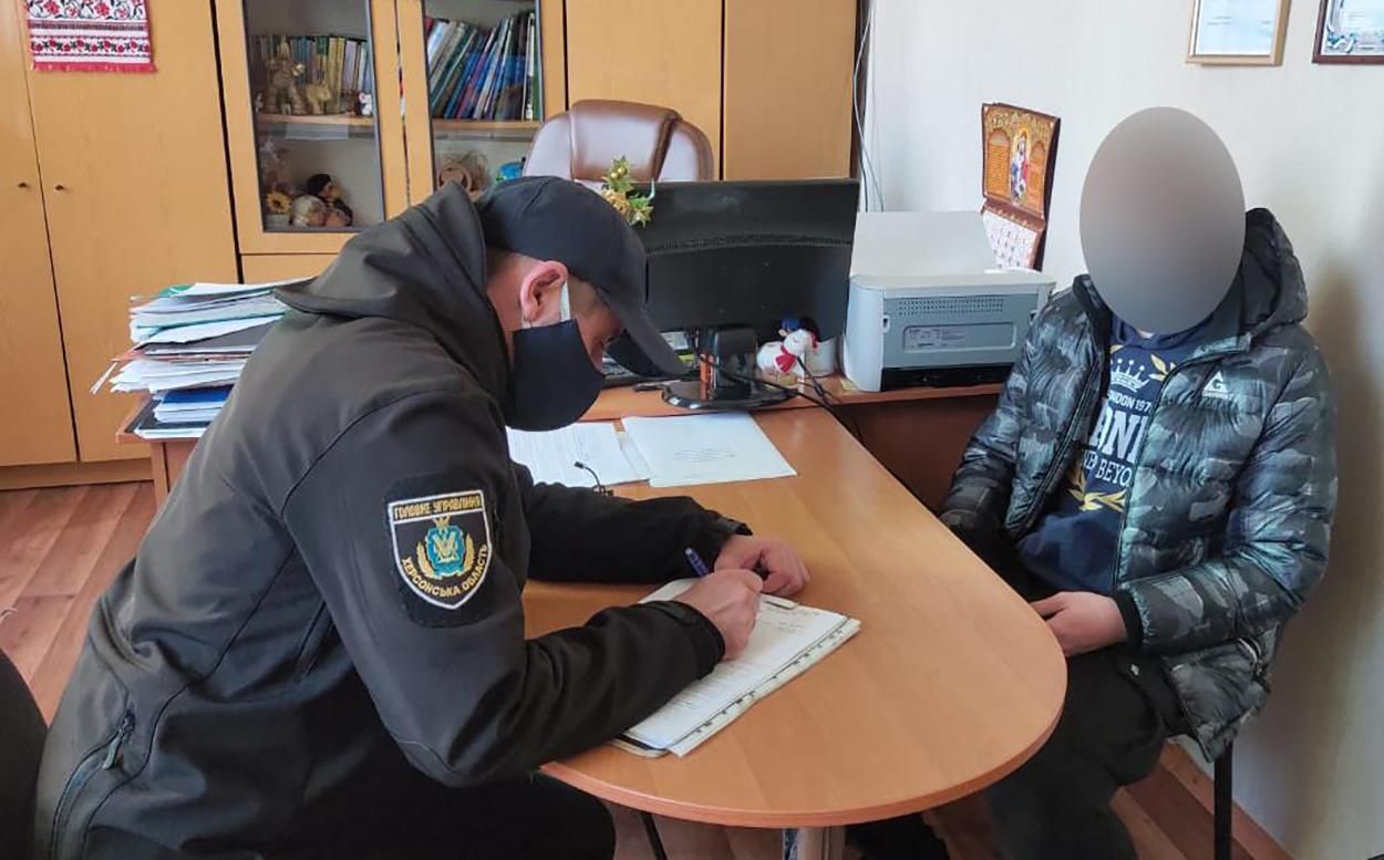 Ображав, штовхав та розмальовував одяг маркером: на Херсонщині школяр цькував однокласників - Новини Херсон - Освіта Ображав, штовхав та розмальовував одяг маркером: на Херсонщині школяр цькував однокласників - Новини Херсон - Освіта