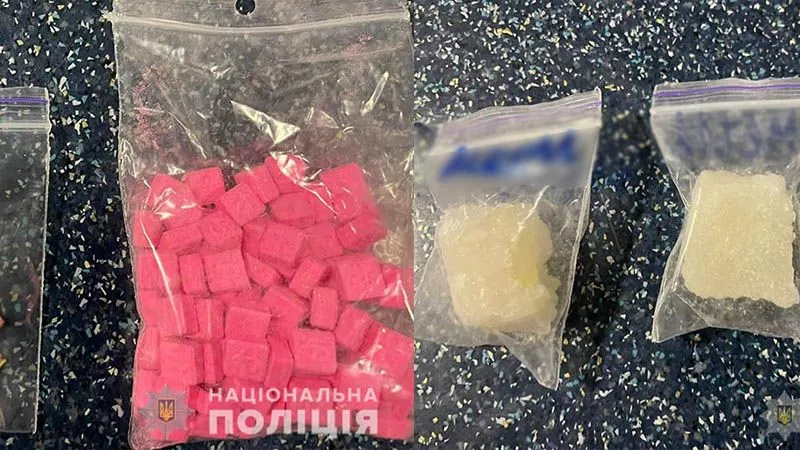 Наркотики збували у Києві