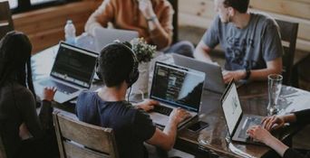 Рекомендації друзів чи LinkedIn: як ІТ-спеціалісти шукають роботу 