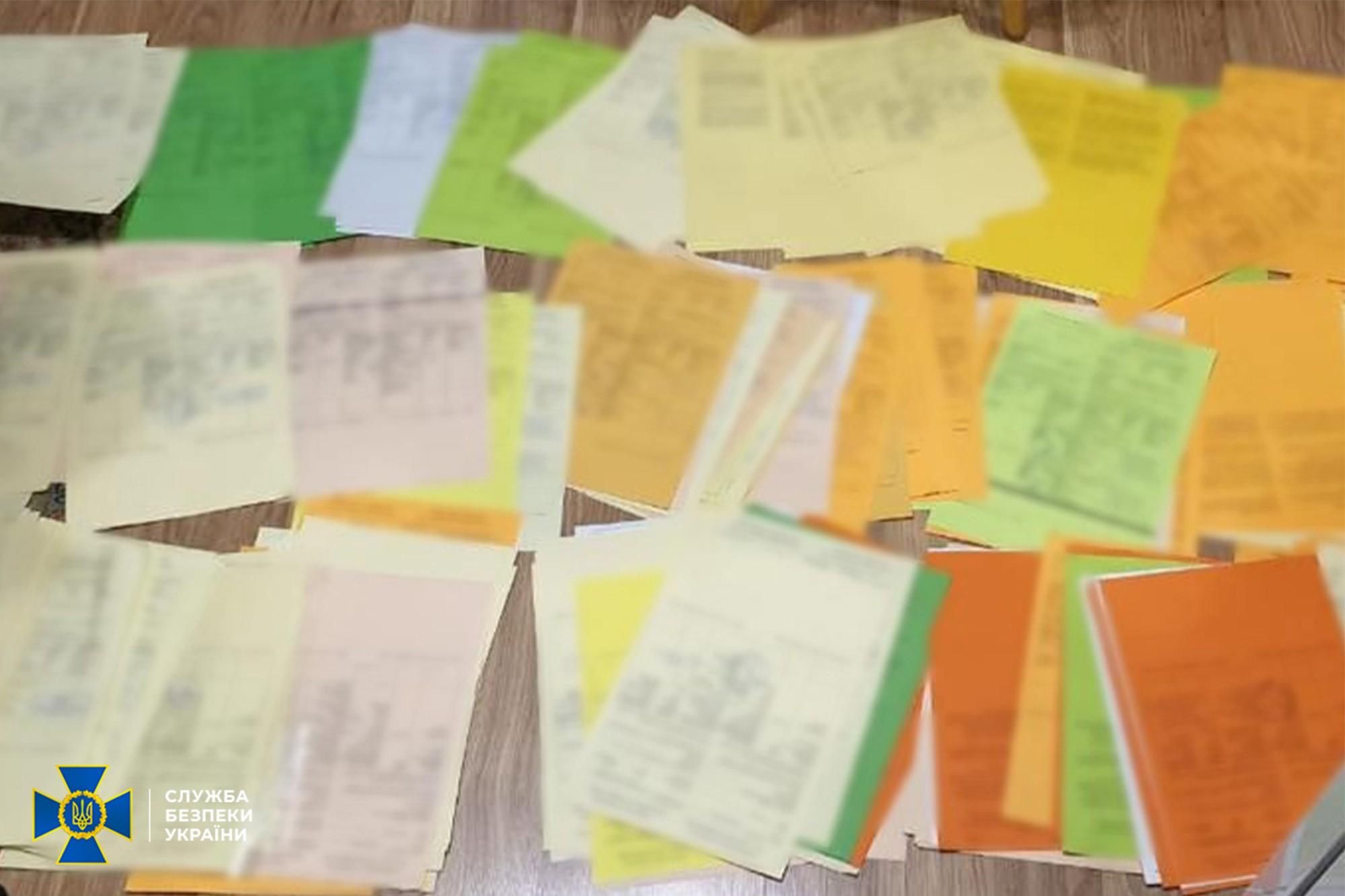 СБУ ліквідувала найбільшу мережу із виготовлення фейкових COVID-сертифікатів - Україна новини - 24 Канал СБУ ліквідувала найбільшу мережу із виготовлення фейкових COVID-сертифікатів - Україна новини - 24 Канал