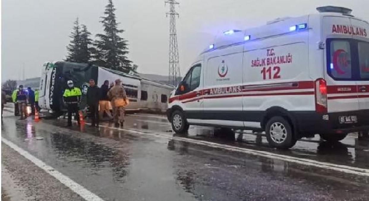 У Туреччині перекинувся пасажирський автобус: є жертви та десятки потерпілих - 24 Канал