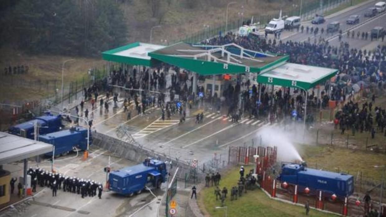 Білоруський генерал був присутній під час штурму кордону з Польщею, – спецслужби - новини Білорусь - 24 Канал Білоруський генерал був присутній під час штурму кордону з Польщею, – спецслужби - новини Білорусь - 24 Канал