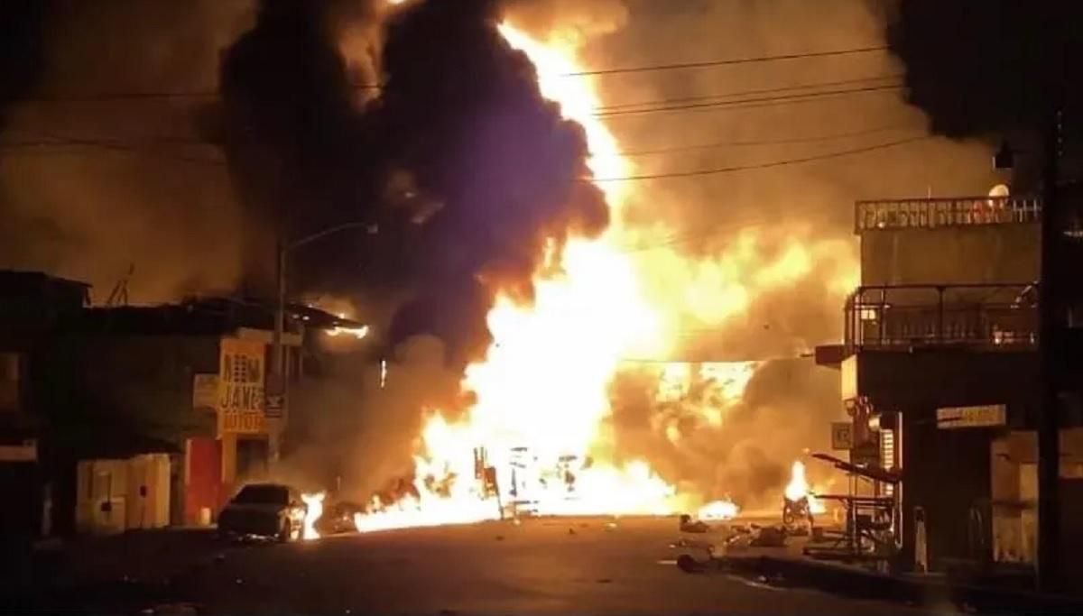 На Гаити взорвалась автоцистерна с горючим: погибли не менее 40 человек На Гаити взорвалась автоцистерна с горючим: погибли не менее 40 человек