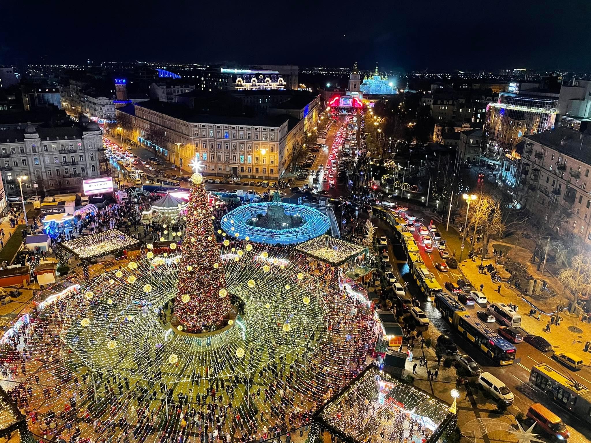 Головна ялинка країни 2022 у Києві: яскраві фото