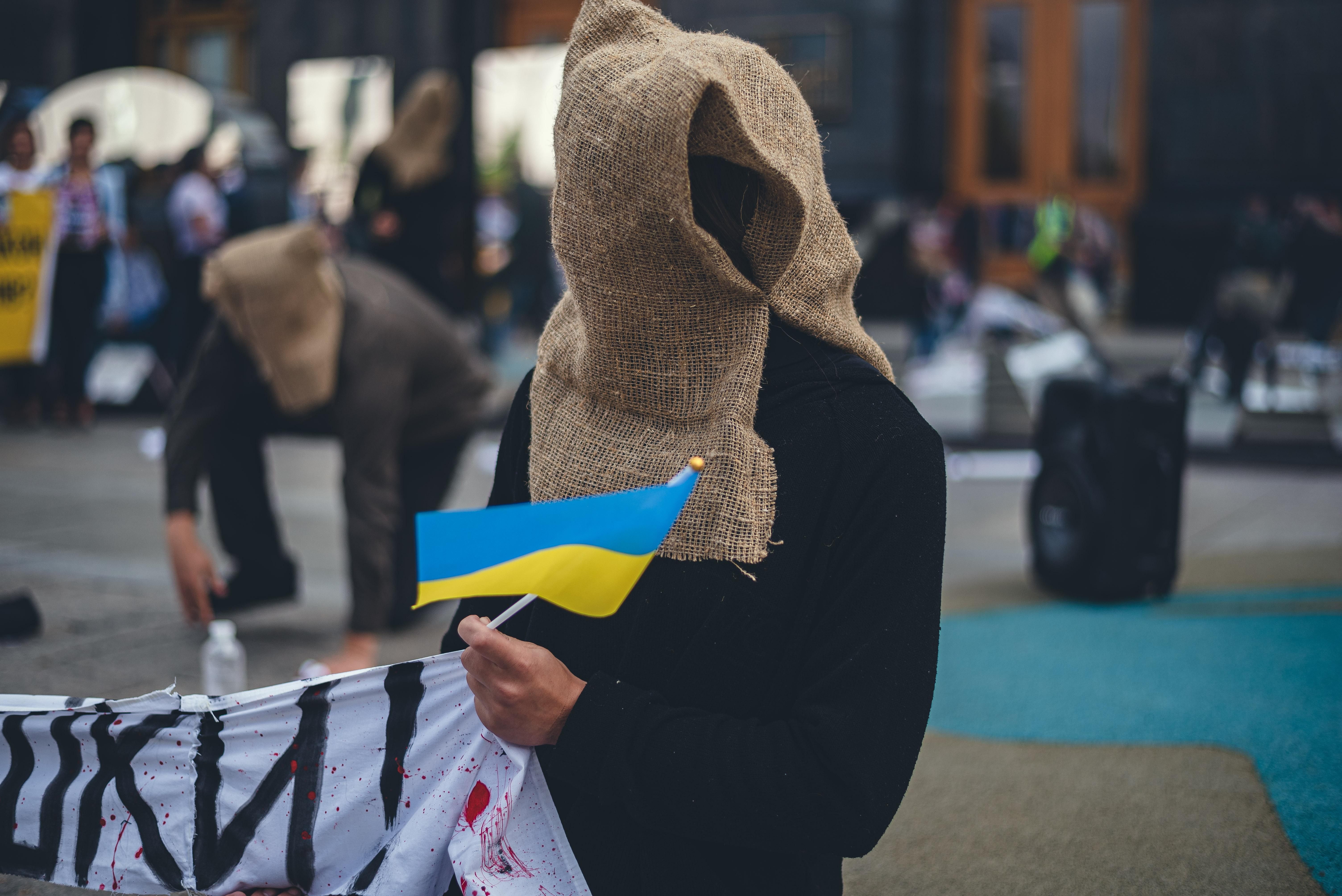 Сколько пленных украинцев находятся в застенках боевиков: среди них есть и военные Сколько пленных украинцев находятся в застенках боевиков: среди них есть и военные