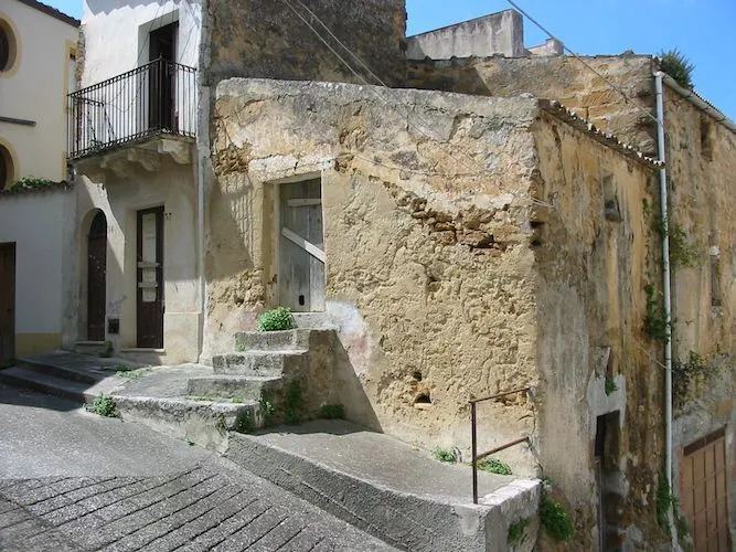 Муніципалітет Самбука-ді-Сицилія продає будинки за 2 євро