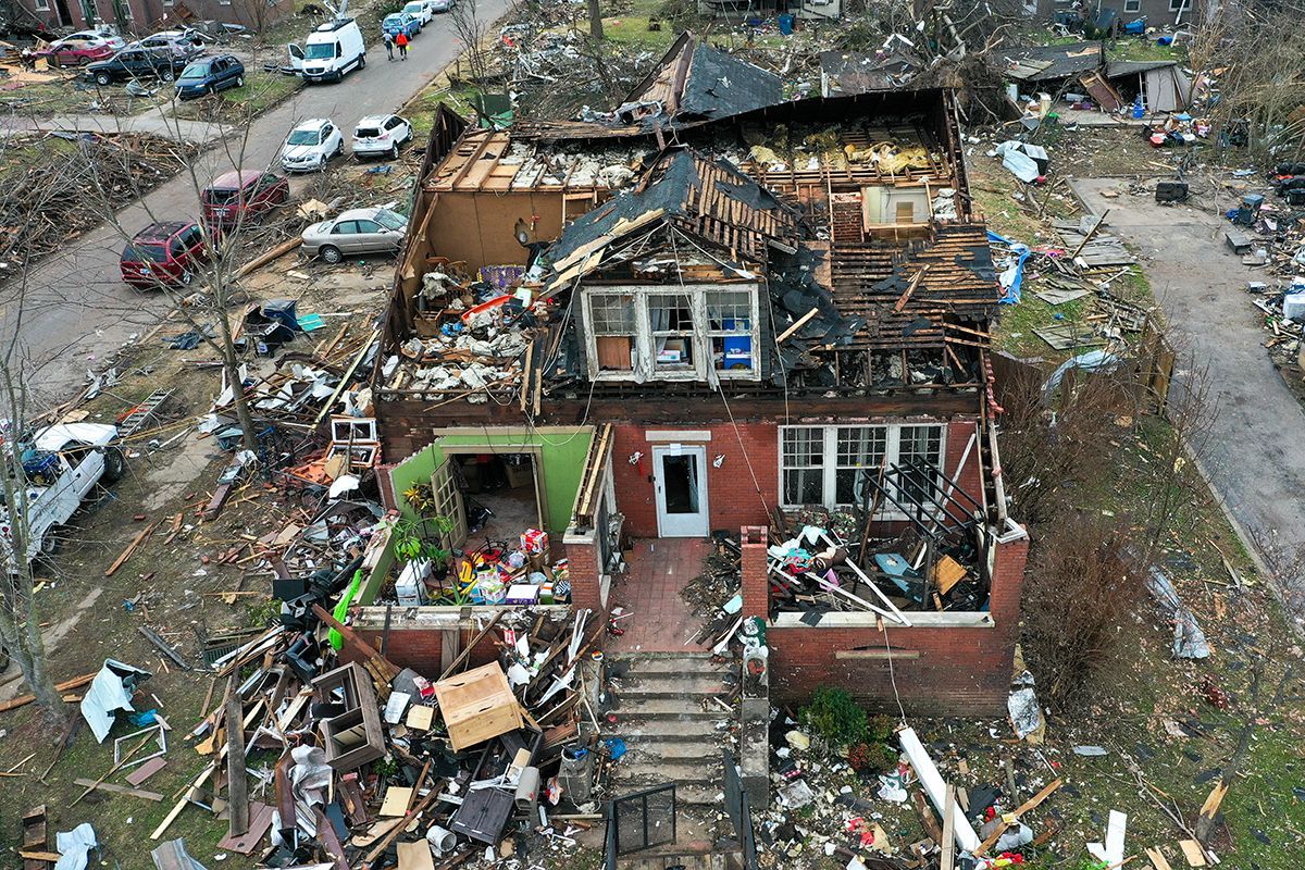 Вирвало автокрісло просто з машини: наймолодшій жертві торнадо в Кентуккі було лише 2 місяці - Україна новини - 24 Канал Вирвало автокрісло просто з машини: наймолодшій жертві торнадо в Кентуккі було лише 2 місяці - Україна новини - 24 Канал