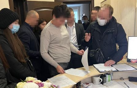 В Кривом Роге работников горсовета подозревают в хищении 27 миллиардов гривен на дорогах