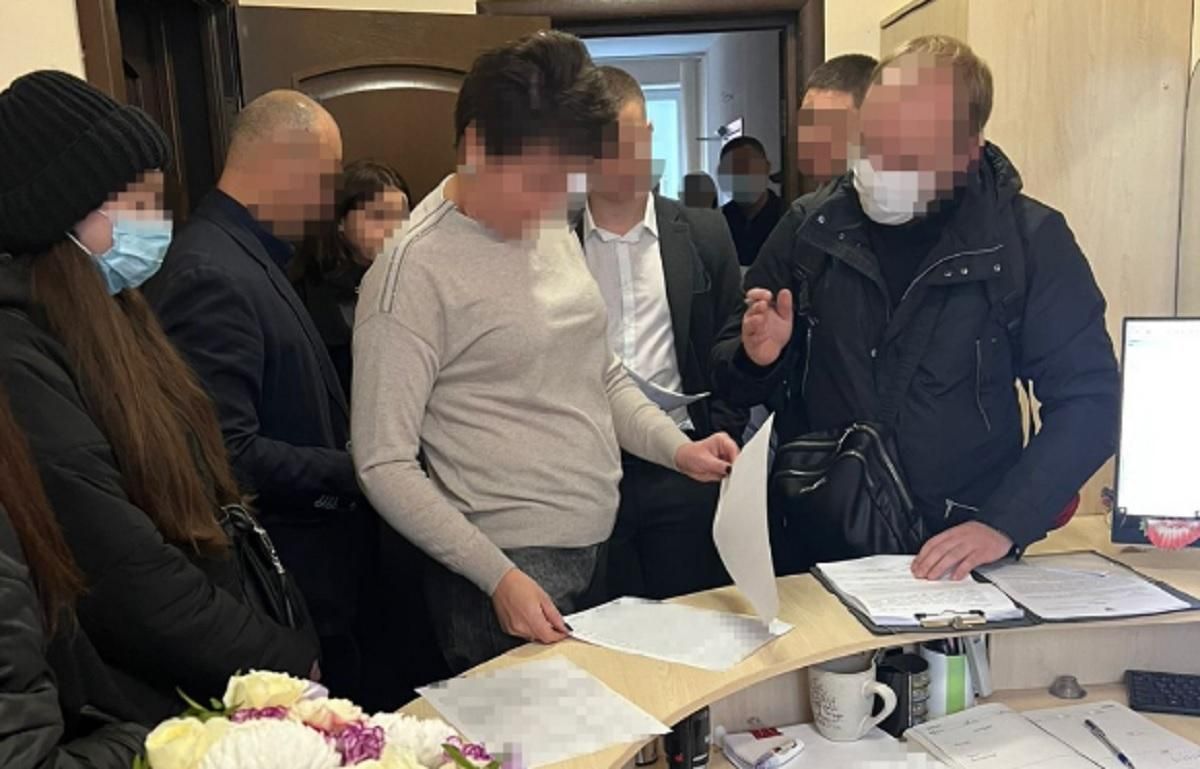 В Кривом Роге работников горсовета подозревают в хищении 27 миллиардов гривен на дорогах В Кривом Роге работников горсовета подозревают в хищении 27 миллиардов гривен на дорогах