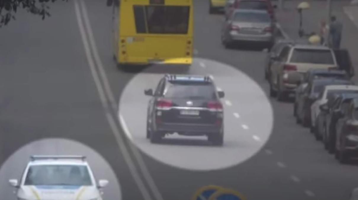 Особенности VIP-поездок: журналисты показали, кто пользуется маячками и номерами прикрытия Особенности VIP-поездок: журналисты показали, кто пользуется маячками и номерами прикрытия