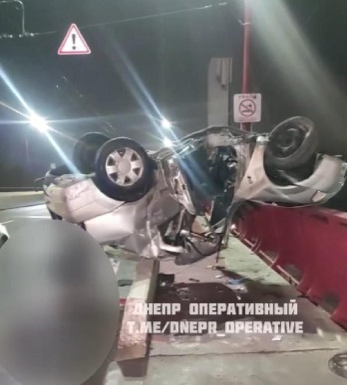 Парня вырезали из авто, а девушка погибла: в Днепре произошло ночное смертельное ДТП Парня вырезали из авто, а девушка погибла: в Днепре произошло ночное смертельное ДТП