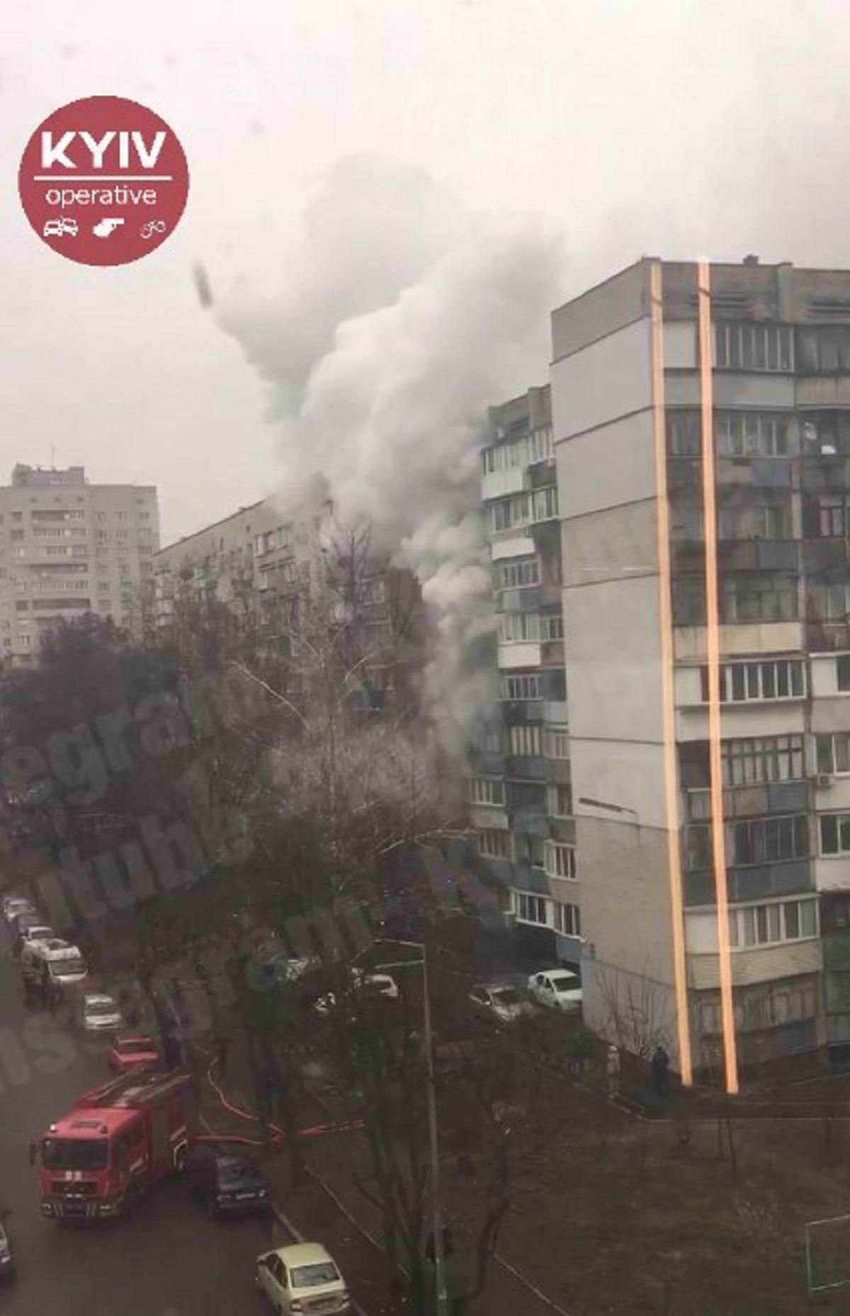 На Солом'янці спалахнула квартира у багатоповерхівці: загинув чоловік - відео з місця пожежі - Новини Києва - Київ На Солом'янці спалахнула квартира у багатоповерхівці: загинув чоловік - відео з місця пожежі - Новини Києва - Київ