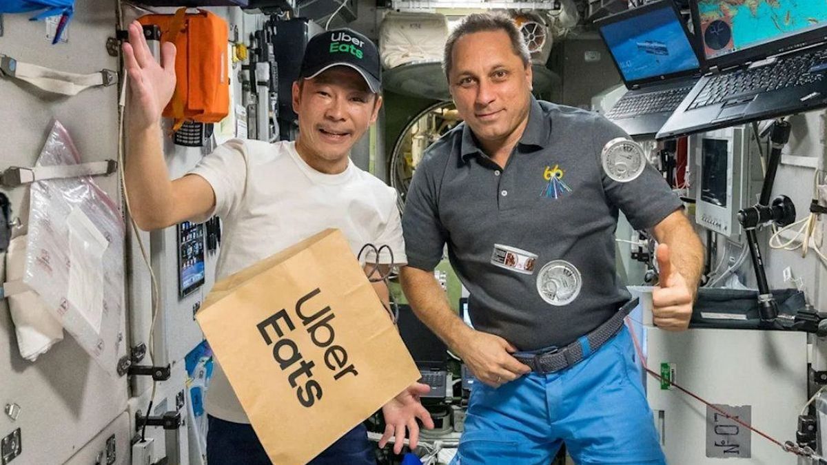 Подразделение Uber Eats выполнило первую в истории доставку еды в космос: как это выглядело