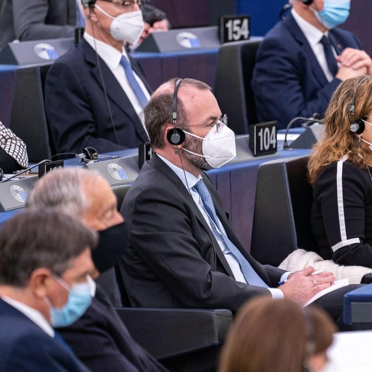 Лидер крупнейшей фракции Европарламента требует жестких санкций против России Лидер крупнейшей фракции Европарламента требует жестких санкций против России