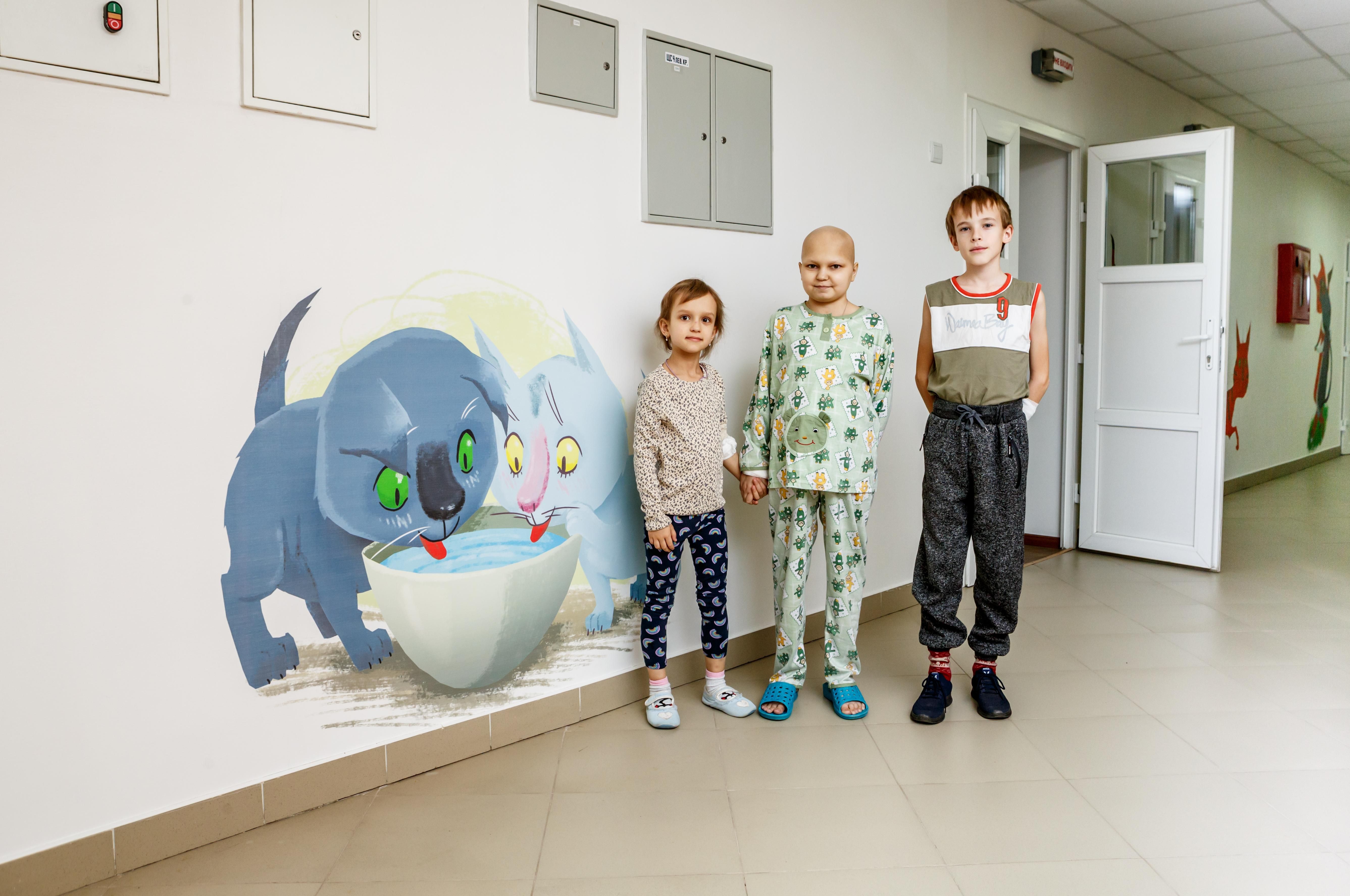 Герои книги "36 и 6 котов" украсили стены отделения детской больницы в Кропивницком