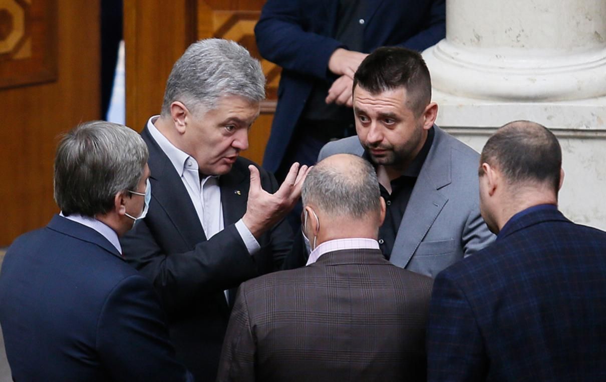 Помогал пройти в туалет, – Арахамия об оправдании Порошенко относительно выходки в эфире "Рады"