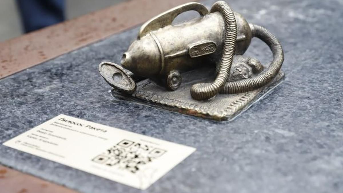 У Дніпрі відкрили пам'ятник легендарному пилосмоку - Новини Дніпра сьогодні - Дніпро У Дніпрі відкрили пам'ятник легендарному пилосмоку - Новини Дніпра сьогодні - Дніпро