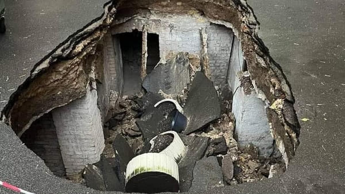 У центрі Києва завдяки провалу асфальту знайшли залишки історичних будинків - Новини Київ - Київ У центрі Києва завдяки провалу асфальту знайшли залишки історичних будинків - Новини Київ - Київ