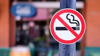 Антитютюновий закон: коли в Україні заборонять курити електронні сигарети в закладах