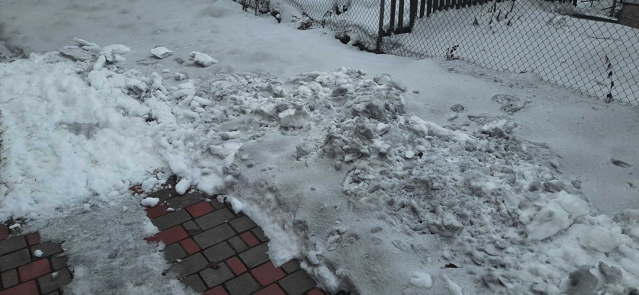 "Черный" снег на Прикарпатье: на Бурштынской ТЭС отрицают причастность