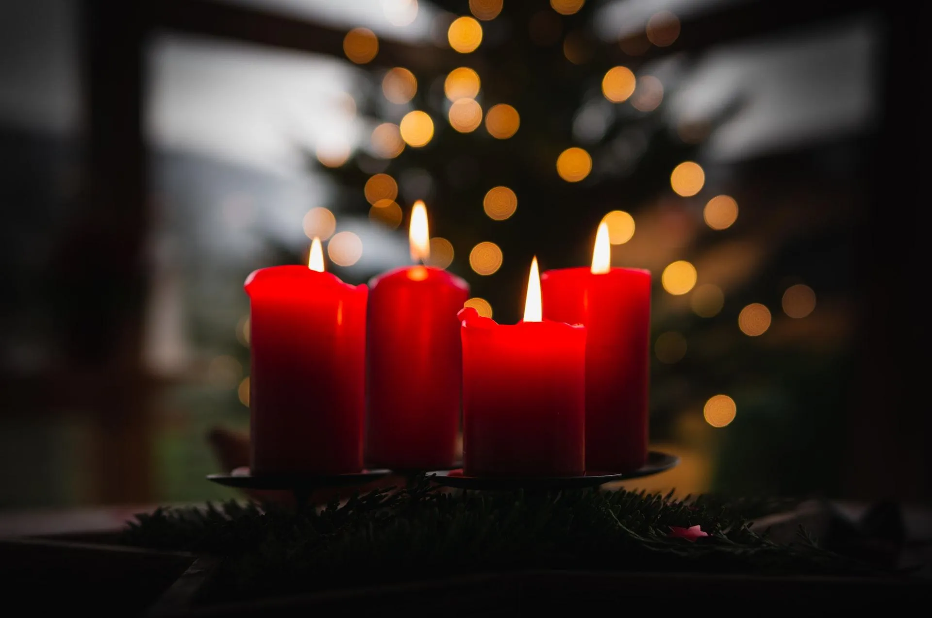 Запалені свічки гарантують романтичну атмосферу