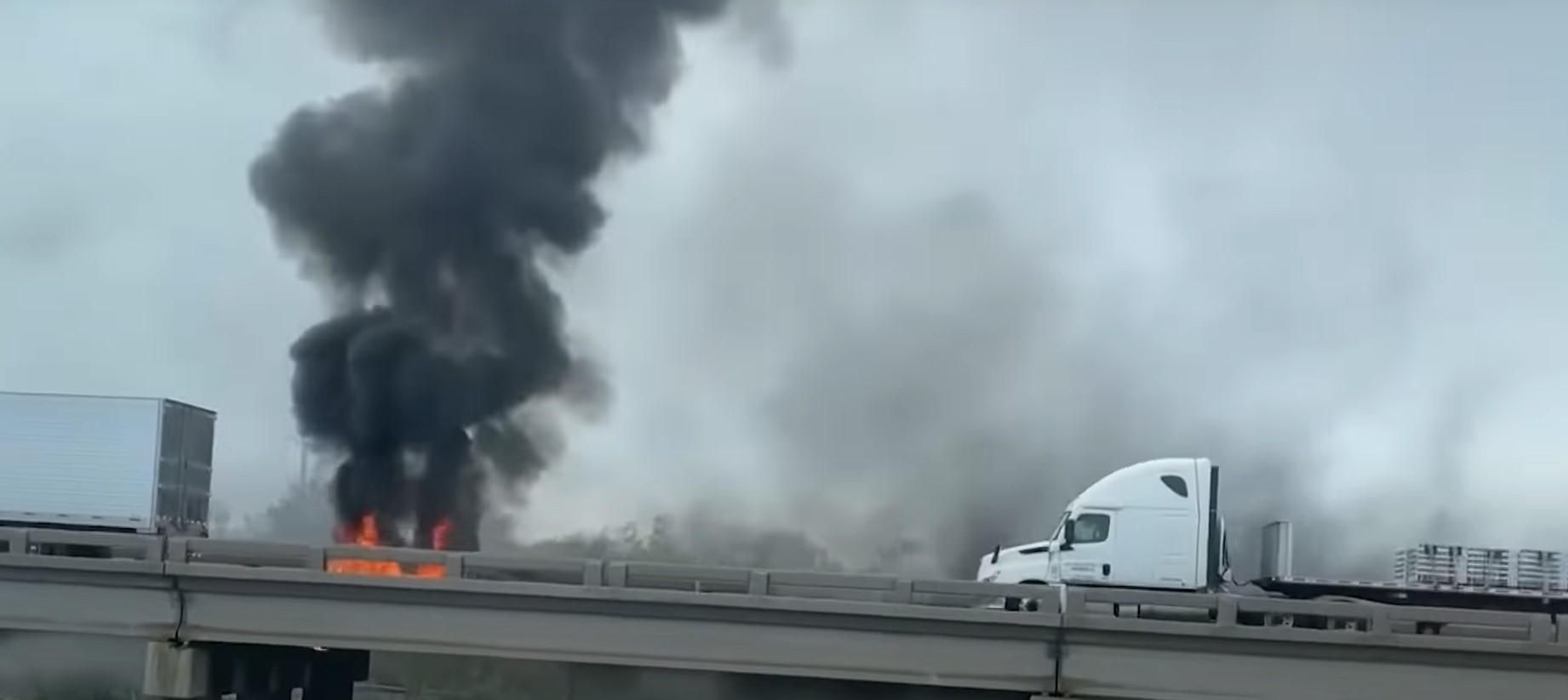 Вертоліт у США впав на швидкісну трасу: моторошне відео з місця трагедії - 24 Канал