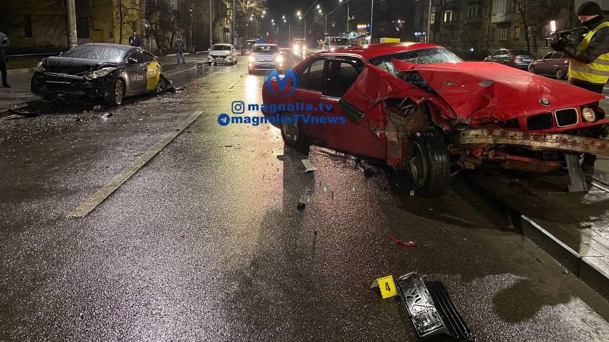У Києві п'яний водій вчинив масштабну ДТП за участю трьох машин - Київ У Києві п'яний водій вчинив масштабну ДТП за участю трьох машин - Київ