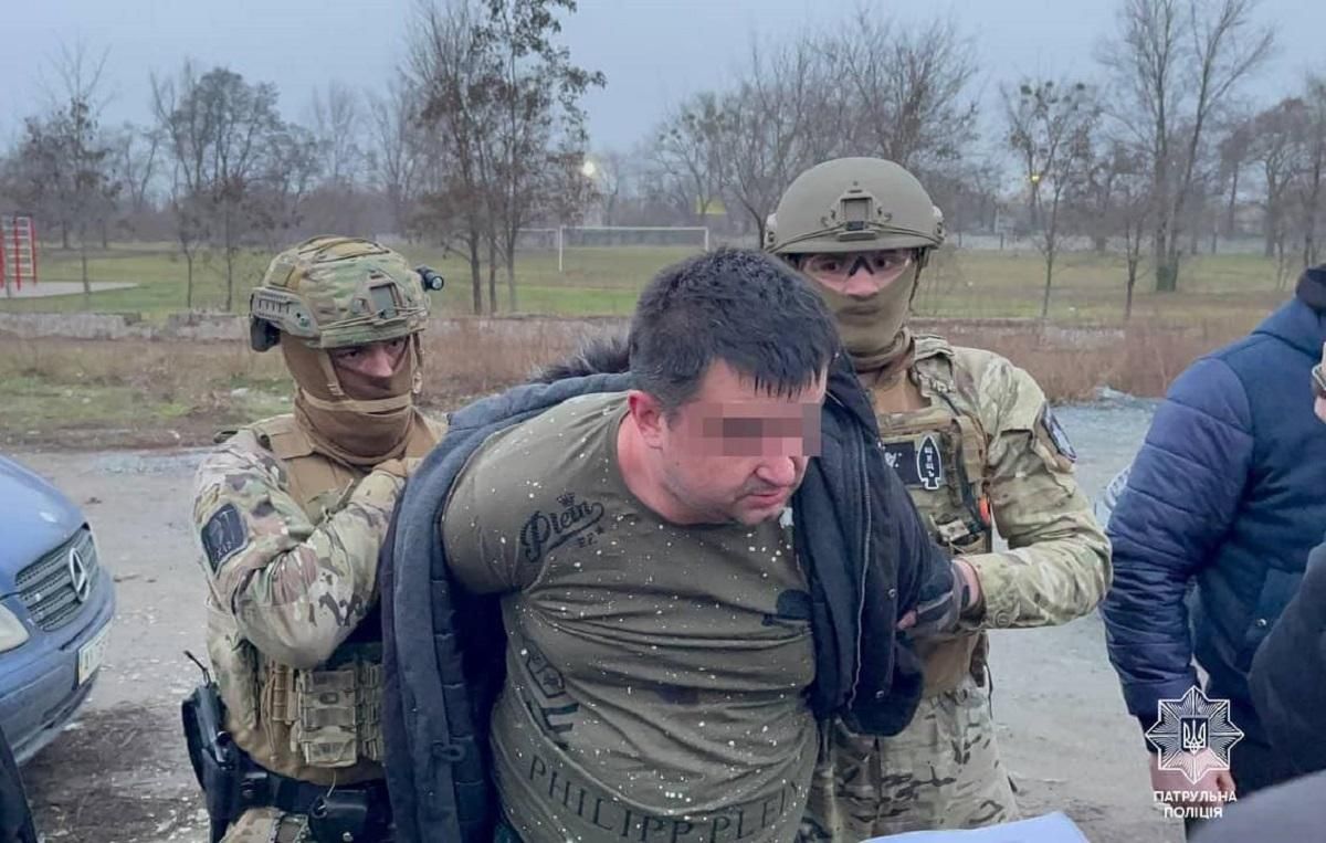 "Я бухой еще": "блогера", который плевал в патрульного в Харькове, задержали "Я бухой еще": "блогера", который плевал в патрульного в Харькове, задержали