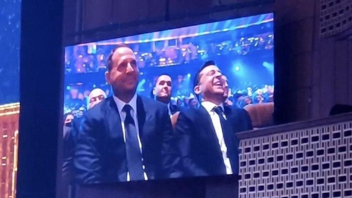 Зеленский с женой и Ермаком побывали на съемках новогоднего "Вечернего квартала" - Новости Киева сегодня - 24 Канал Зеленский с женой и Ермаком побывали на съемках новогоднего "Вечернего квартала" - Новости Киева сегодня - 24 Канал