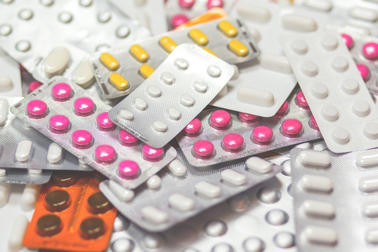 Украина закупит инновационные лекарства против коронавируса: что о них известно