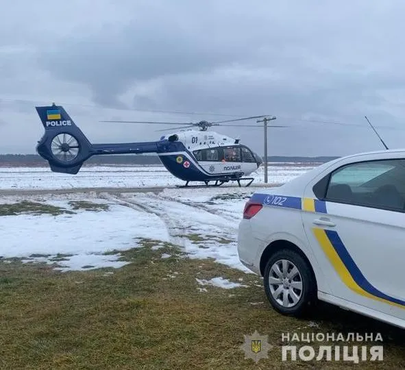 Впав з висоти: на Львівщині важкотравмованого чоловіка доставили у лікарню на вертольоті