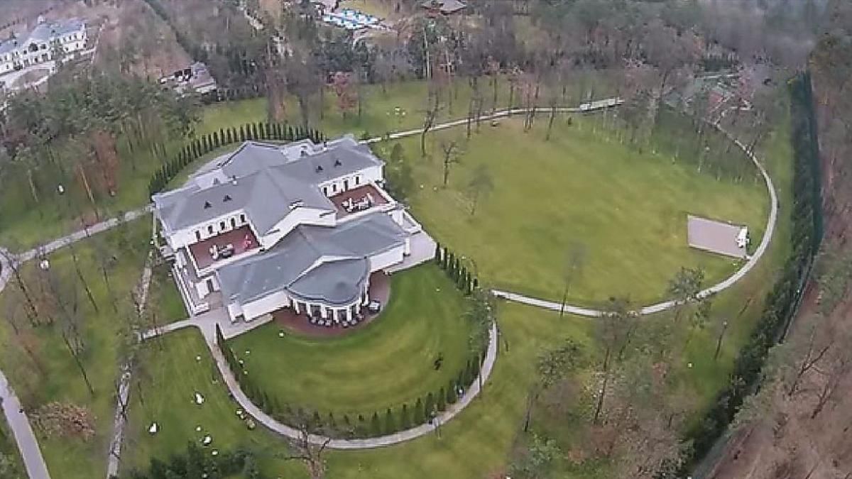 Медведчук объяснил, за какие деньги ремонтирует свое роскошное имение в Пуще-Водице Медведчук объяснил, за какие деньги ремонтирует свое роскошное имение в Пуще-Водице